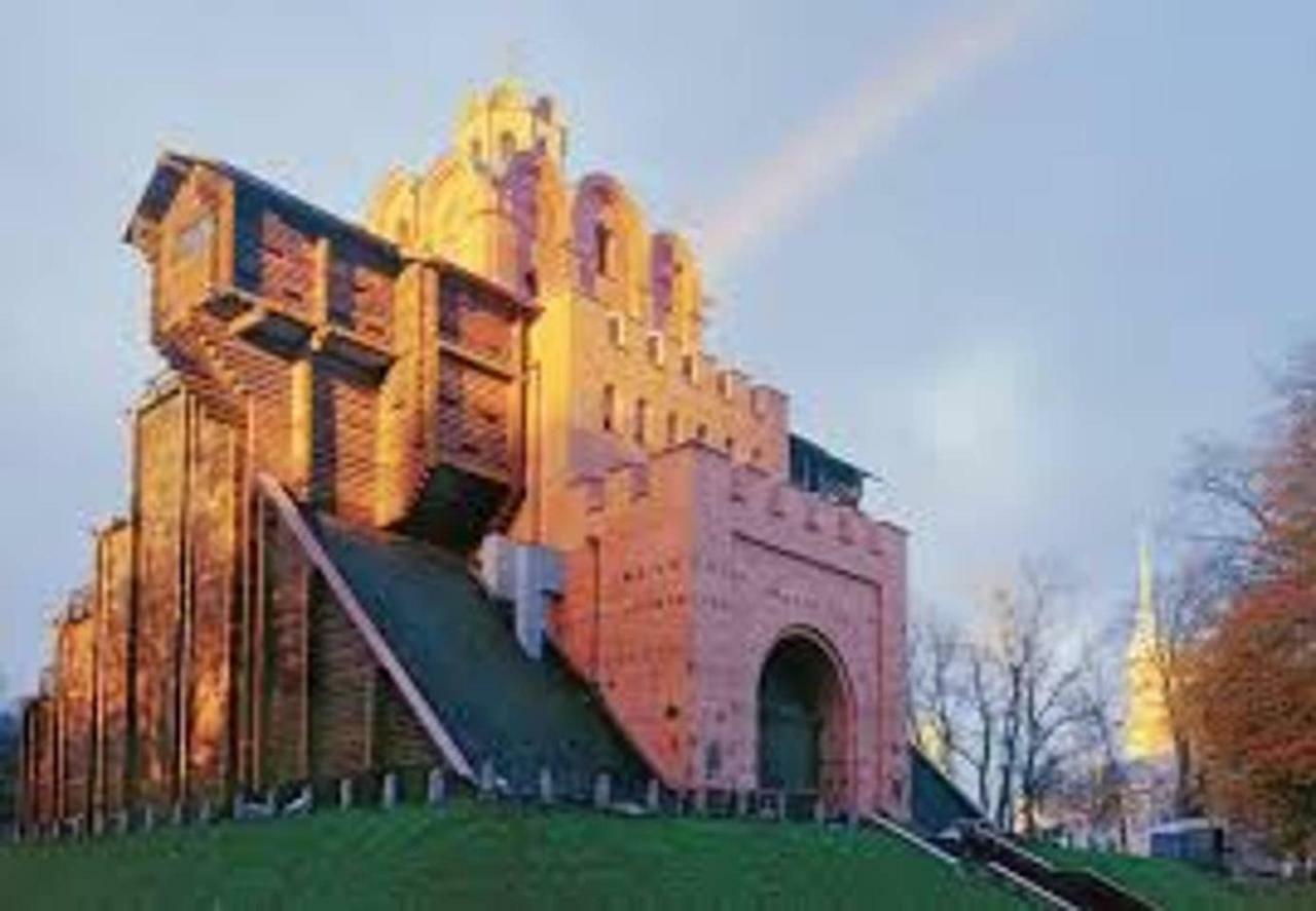 Kyiv Top Location 60M2 Apt In Old City Fast Wifi Selfchekin Exterior photo